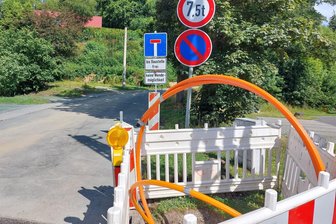 Breitbandausbau in Klingenthal und Zwota: Diese Straßen und Wege sind aktuell gesperrt - Breitbandausbau in Klingenthal: Die Bonhoeffer-Straße (Foto) ist noch bis 27. Juli eine Baustelle.