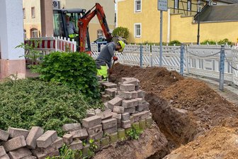 Breitbandausbau in Rochlitz: Viel Tempo, viele Baustellen, gemischte Reaktionen - Baustellen, die heute in Rochlitz für Umleitungen oder Sperrungen sorgen, können morgen schon wieder weg sein. Der Breitbandausbau sorgt bei Autofahrern für Irritationen.