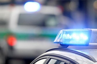 Breitenbrunn: 73-jähriger Autofahrer stirbt bei Kollision mit Baum -