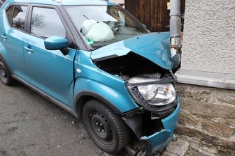 Breitenbrunn: Pkw prallt an Hauswand - 