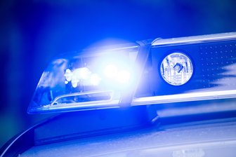 Bremsendes Auto auf B 92 im Vogtland gerammt: Motorradfahrer verletzt - Verletzt wurde ein Motorradfahrer auf der B 92, als er einem Auto ausweichen wollte.