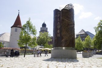 Brief ans Kanzleramt: Plauens OB will Feier zum 40. Jahrestag der Friedlichen Revolution ins Vogtland holen - Eine stilisierte Kerze: Das Plauener Wendedenkmal erinnert an das Geschehen vom Herbst 1989.