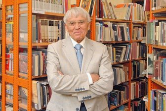 Briefe zwischen den Welten: Die Widerstandspoesie des Reiner Kunze - Reiner Kunze in der Oelsnitzer Stadtbibliothek. Der Briefwechsel mit Jürgen P. Wallmann gibt Einblicke in seine frühen Dichterjahre. 