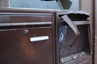 Briefkasten-Explosion in Freiberg: Polizei sucht nach den Tätern - Bei der Sprengung der Briefkästen brachten die Täter eine bislang unbekannte Substanz zum Einsatz.