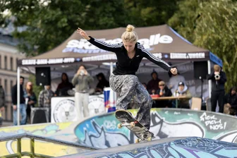 „Bring Da Truckaz“ in Chemnitz: Festival zeigt internationales Flair des Skateboardings - Florence Ulrich Adcocks beim "Bring Da Truckaz"-Skatefestival in Chemnitz.