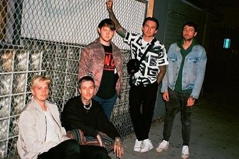 Bring Me The Horizon: Thron der Narben - Supersensible Sheffield-Metaller mit Stahlwalzen-Genen: Bassist Matt Kean, Sänger Oliver "Oli" Sykes, Gitarrist Lee Malia, Drummer Matt Nicholls und Keyboarder Jordan Fish (von links) sind Bring Me The Horizon. 