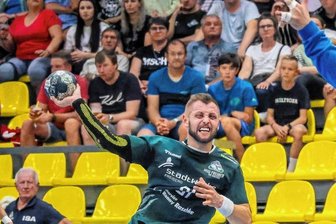 "Bringt nichts, jetzt draufzuhauen" - Als Neuzugang geht Martin Kovarik (l.) bereits voran. Mit seinen 30 Jahren gehört er zu den Ältesten bei den Dachsen und führt die junge Mannschaft mit an. Im vergangenen Spiel erzielte er sechs Treffer.