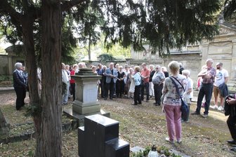 Bronzestatue auf Plauener Friedhof umgeworfen und kupferne Buchstaben vom Grabstein gestohlen - Der Friedhof I in Plauen - hier bei einer Veranstaltung anlässlich des 150-jährigen Bestehens.
