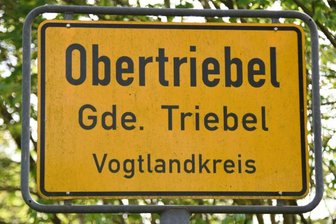 Brücke im Vogtland: Deshalb muss Gemeinde schnell handeln - An der Brücke Sommerleithen in Obertriebel wird gebaut.