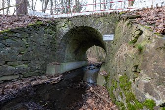 Brücke über Kaltenbach in Plauen gesperrt – mehrere Wanderrouten betroffen - Der Kaltenbach fließt im nördlichen Plauen - das Foto zeigt ihn an der Elsterberger Landstraße.