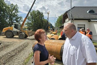 Brückenbau: Bahn spricht von lärmintensiven Wochen und erteilt durchsichtigen Lärmschutzwänden in Crimmitschau eine Absage - Auch Marcel Greunke, Bürgermeister der Thüringer Gemeinde Ponitz, wo die Bahn gleich drei neue Brücken errichtet, stand den Journalisten Rede und Antwort.