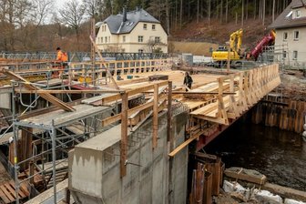 Brückenbau in Streckewalde: Vollsperrung bleibt bestehen - 