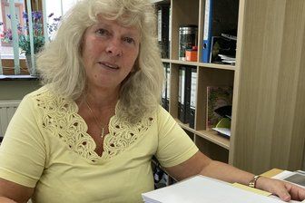 Brückenbauerin zwischen Leben und Tod: Diese Vogtländerin ist für Sterbende und Trauernde da - Als ihr Mann schwer erkrankte, ließ sich Krankenschwester Petra Zehe für den Hospizdienst ausbilden.
