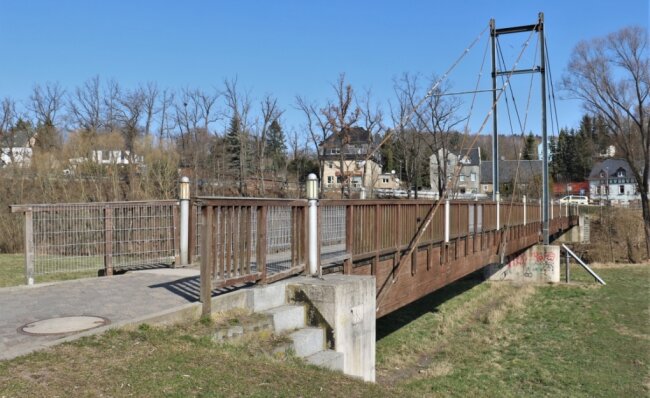 Brückenneubau in Flöha wird teurer als geplant - Die vorhandene Brücke aus Holz wurde 1996 montiert. Sie ist längst verschlissen und muss einem Ersatzneubau weichen. Der Baustart soll noch im April erfolgen. 