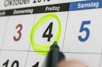 Wer clever plant, kann mithilfe von Feier- und Brückentagen seinen Urlaub verlängern.