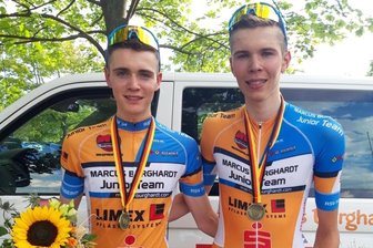 Brüder sichern sich Bronzemedaillen - Die Brüder Pepe (l.) und Toni Albrecht präsentieren stolz ihre Bronzemedaillen von den Deutschen Meisterschaften. 