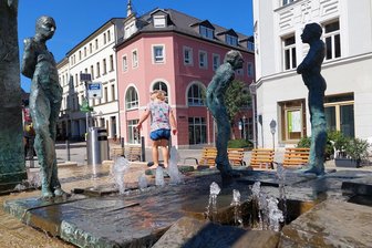 Brunnen auf dem Plauener Altmarkt sprudelt wieder - Der König-Albert-Brunnen auf dem Plauener Altmarkt sprudelt wieder.