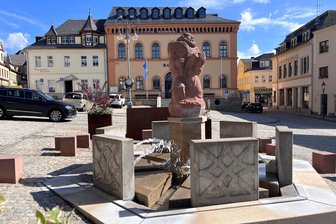 Brunnen auf dem Reichenbacher Markt sprudelt endlich - Der Springbrunnen auf dem Reichenbacher Markt sprudelt wieder.