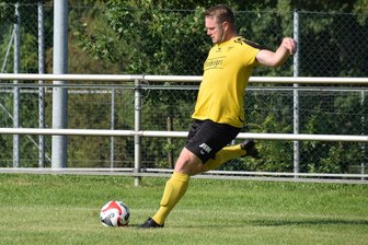 BSC-Kicker gehen beflügelt ins nächste Derby - Hat die Schussstiefel schon wieder angezogen: Rico Thomas, der Spielertrainer de BSC Freiberg, rangiert nach seinen zwei Treffern zum Auftakt auf Platz 2 der Torschützenliste der Landesklasse Mitte. 