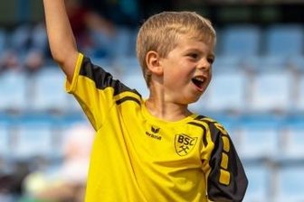 BSC: Kinder auf den Sportplatz - In der Abteilung Fußball gehen in dieser Saison junge Kicker in zwölf Teams auf Torejagd. 