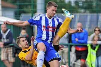 BSC: Müssen Fehler abstellen - Umkämpfte Duelle: Zuletzt trafen die Kicker aus Freiberg - hier mit Sebastian Krause (l.), der derzeit eine Pause einlegt - und Mittweida um Philipp Rauthe vor fünf Jahren in einem Pflichtspiel aufeinander. 