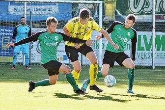 BSC Rapid büßt in letzter Sekunde den Heimpunkt ein - Der BSC Rapid um Johannes Hopfe (links) und Jonas Hartwig (rechts) verlor unglücklich mit 0:1 gegen Großenhain. 