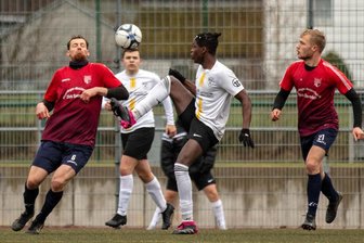 BSC-Reserve ist derzeit nicht zu stoppen - Viertes Tor im vierten Spiel: Die Trefferbilanz des Freiberger Stürmers Jose Freitas Baloi Junior (m.) kann sich sehen lassen.