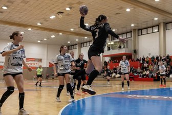 BSV-Juniorteam holt mit Cleverness und Will(e) den zweiten Saisonsieg - Yasmin Will zeigte in der Schlussphase keine Nerven und versenkte alle ihre drei Versuche in den letzten drei Minuten im Tor der Gäste aus Thüringen.