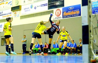 BSV Sachsen erkämpft Remis - Torwurf von Petra Nagy (Zwickau).