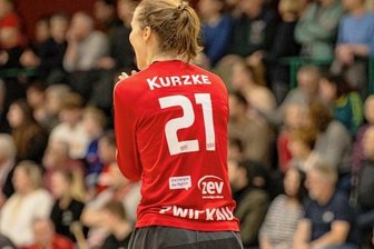 BSV Sachsen muss Abgänge verkraften - Aus privaten Gründen kehrt Torhüterin Nele Kurzke dem BSV Sachsen Zwickau im Sommer den Rücken. Bis dahin will sie mit dem Verein aber noch den Klassenerhalt in der 1. Bundesliga feiern. 