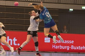 BSV Sachsen Zwickau: Abwehrspezialistin zieht es im Sommer nach Schweden - Natacha Buhl (links) gab der Abwehr des BSV Sachsen Zwickau mit Halt.
