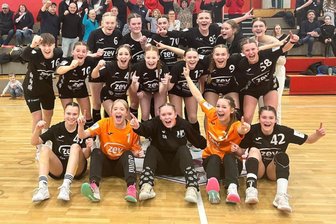 BSV Sachsen Zwickau: B-Jugend nimmt Zuschauer mit auf Achterbahnfahrt - Die Freude über den Heimsieg gegen den Buxtehuder SV stand den Zwickauer Nachwuchshandballerinnen am Samstag ins Gesicht geschrieben.
