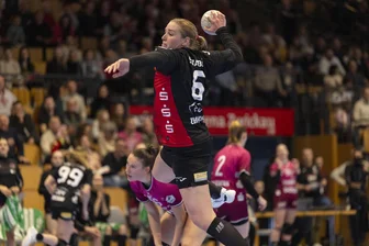 BSV Sachsen Zwickau belohnt sich mit einem Punkt für den großen Kampfgeist - Laura Szabo und die Bundesliga-Handballerinnen des BSV Sachsen Zwickau kämpften am Samstag lange um den Heimsieg gegen Metzingen –