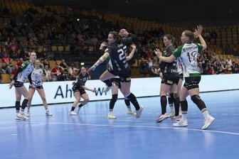 BSV Sachsen Zwickau braucht vor dem Tor mehr Verantwortung und Reife - Torchancen erspielten sich die Zwickauer Bundesliga-Handballerinnen –wie hier Arwen Gorb gegen Oldenburg – genug. Zu oft wurden diese aber vergeben. Das war deshalb auch Thema im Training.