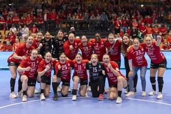 BSV Sachsen Zwickau: Die emotionalsten Momente des erfolgreichen Klassenerhalts - Das Foto, was alle Anhänger des BSV Sachsen Zwickau am Samstag sehen wollten: Die Handballerinnen bejubeln erneut den Klassenerhalt in der 1. Bundesliga.