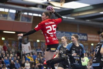 BSV Sachsen Zwickau: Die fünf Gründe für den Premierensieg gegen den Buxtehuder SV - Lea-Sophie Walkowiak überzeugte am Samstag in Buxtehude mit 100-prozentiger Trefferquote. Die Linksaußen des BSV Sachsen Zwickau steuerte vier Tore zum Sieg bei.