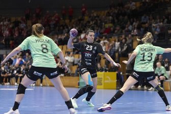 BSV Sachsen Zwickau: Die Kapitänin geht und viele Zuschauer kommen - Kapitänin Simona Madjovska (am Ball) hat in der laufenden Saison bisher 31 Tore für den BSV Sachsen Zwickau erzielt.