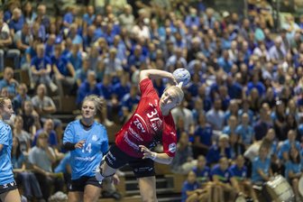 BSV Sachsen Zwickau erwartet zum Saisonstart beim VfL Oldenburg ein Hexenkessel - So wie am Sonntag im Pokalspiel beim MSV Dresden erwartet Laura Penzes und die Handballerinnen des BSV Sachsen Zwickau auch in Oldenburg eine stattliche Kulisse.