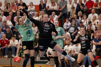 BSV Sachsen Zwickau fährt mit Mini-Vorbereitung zum Tabellenzweiten - Diese freie Wurfchance ließ sich die Zwickauer Kreisläuferin Laura Szabo im Heimspiel gegen Halle in der Vorwoche nicht nehmen.
