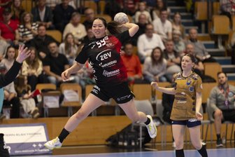 BSV Sachsen Zwickau fehlt auch gegen Buxtehude wieder nur ein Tor: „Wir müssen uns alle hinterfragen“ - Kaho Nakayama erzielt eines ihrer sechs Tore für Zwickau. Am Ende verpasste der BSV Sachsen den Heimsieg gegen Buxtehude aber knapp.