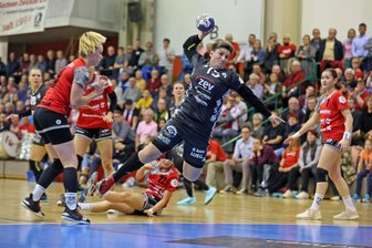 BSV Sachsen Zwickau feiert Heimsieg gegen TG Nürtingen - Die Handballerinnen des BSV Sachsen Zwickau haben am Samstag einen Heimsieg gegen TG Nürtingen gefeiert.