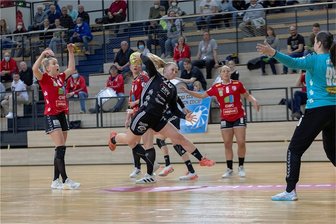 BSV Sachsen Zwickau: Mit Energie und Überzeugung auf Punktejagd - Alisa Pester setzt sich am Kreis durch.