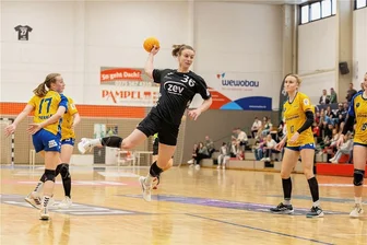 BSV Sachsen Zwickau: Oberliga-Team trotzt Widrigkeiten - Mit neun Toren war Jasmina Gierga - hier im Foto am Sonntag im Pokalfinale der A-Jugend - am Donnerstag in Niederdodeleben erfolgreichste BSV-Werferin.