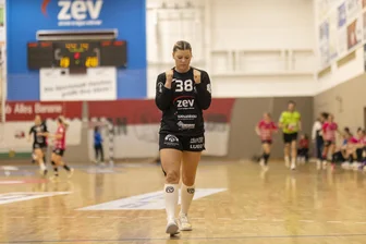 BSV Sachsen Zwickau: Publikumsliebling kehrt überraschend zurück nach Westsachsen - Wie in ihren ersten beiden Spielzeiten beim BSV Sachsen Zwickau und zuletzt auch in Metzingen wird Anna Franková - im Foto im Heimspiel des BSV im Januar 2023 gegen Metzingen - nach der Rückkehr nach Westsachsen beim Handball-Bundesligisten mit der Nummer 38 auflaufen.