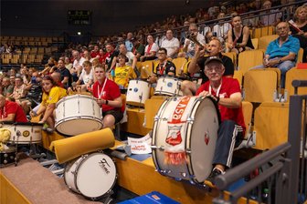 BSV Sachsen Zwickau: So funktioniert es mit dem Fanbus zum Pokalspiel in Berlin - Die Trommler des BSV Sachsen Zwickau (hier in der Stadthalle) sind auch bei den Auswärtsspielen regelmäßig mit am Start.