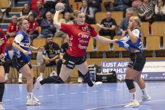 BSV Sachsen Zwickau: So steht‘s vorm Derby gegen Halle um die Stimmung, die Personalsituation und die Kartennachfrage - Charlotte Kähr (am Ball) will mit dem BSV Sachsen Zwickau am Donnerstagabend den ersten Saisonsieg herauswerfen.