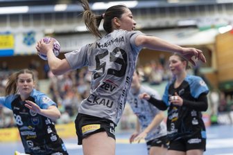 BSV Sachsen Zwickau sorgt beim Buxtehuder SV für nächsten Handball-Krimi - Kaho Nakayama stößt in die Buxtehuder Abwehrlücke und erzielt eines ihrer sieben Auswärtstore für den BSV Sachsen Zwickau.