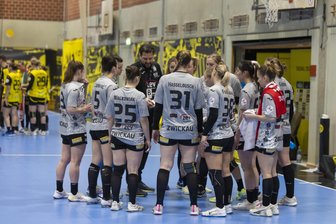 BSV Sachsen Zwickau tauscht im DHB-Pokal das Heimrecht mit Borussia Dortmund - Das Foto aus der Vorsaison zeigt die Mannschaft des BSV Sachsen Zwickau beim Auswärtsspiel in Dortmund. Dorthin geht die Reise jetzt auch am 24. September im DHB-Pokal.