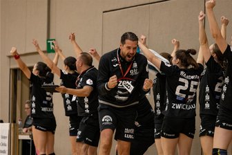 BSV Sachsen Zwickau: Teamgeist und Paraden für den Sieg - Auch von der Bank kam am Samstag die nötige Unterstützung. Die Freude über die Leistung seiner Mannschaft zeigte Trainer Norman Rentsch sehr deutlich.