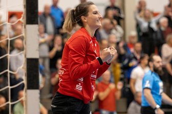 BSV Sachsen Zwickau: Torhüterin ist die Spielerin der Woche in der Liga - Die Freude bei Caroline Martins und den Handballerinnen des BSV Sachsen Zwickau war am Samstag groß: Am 27:23-Heimerfolg gegen Metzingen hatte die brasilianische Torhüterin mit 19 Paraden großen Anteil.
